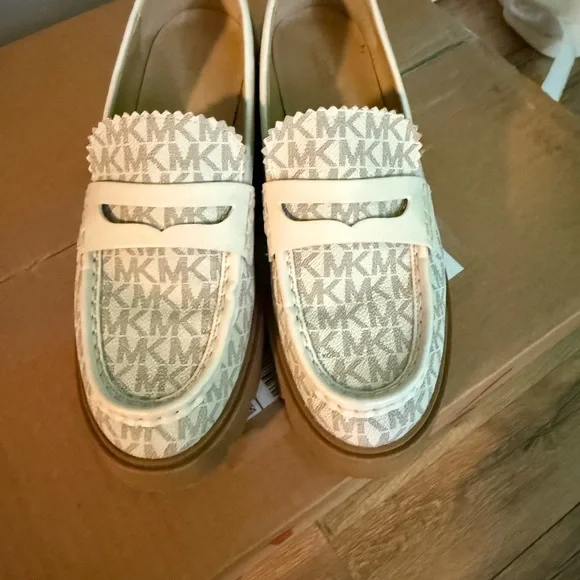 Michael Kors Women's Gray Patterned Flats - Picture 4 of 4